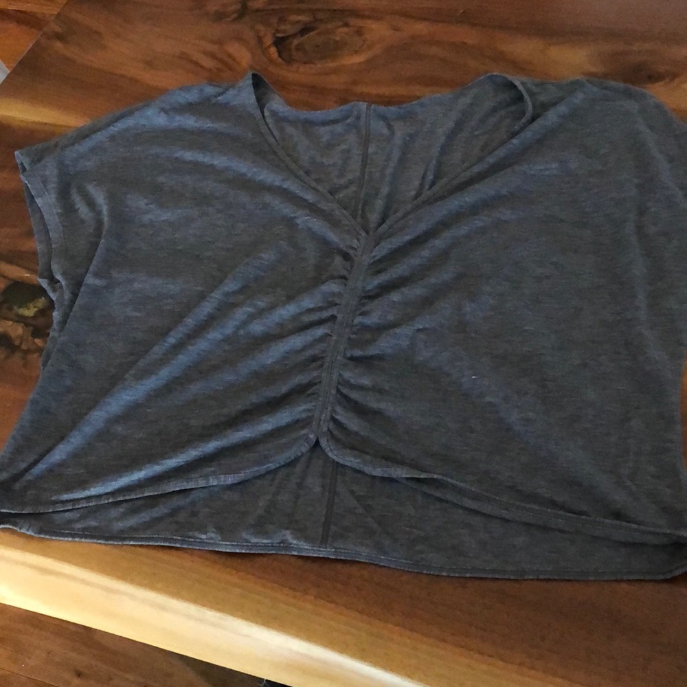 Grey lululemon crop top.